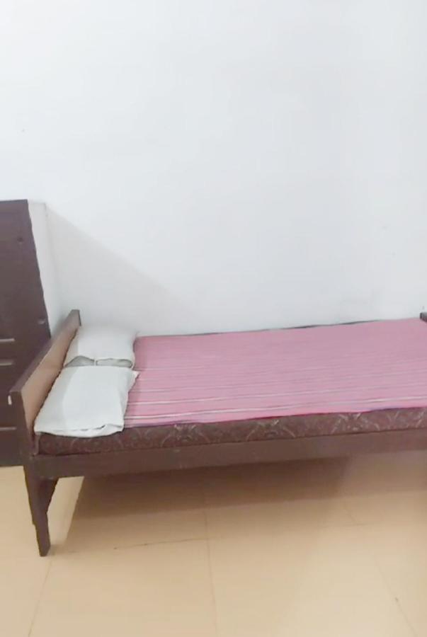 Gandhi Ganaga Guest House Varanasi Exterior photo